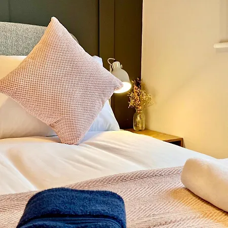 Barbican Loft - With Free Parking דירה *