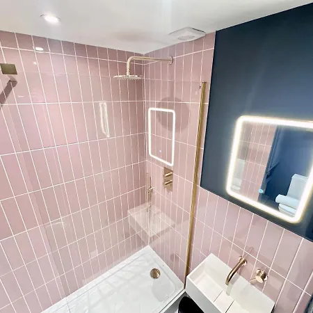 Barbican Loft - With Free Parking Apartment